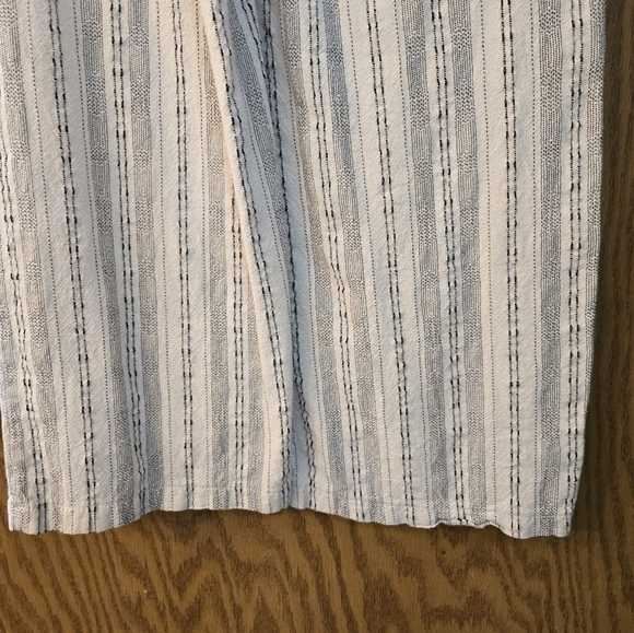 Very cute ladies off white pants with black thread pattern throughout. - Picture 6 of 7